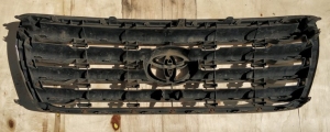 Решетка радиатора 5310160621 Toyota Land Cruiser 200 2007-2010 Контрактная